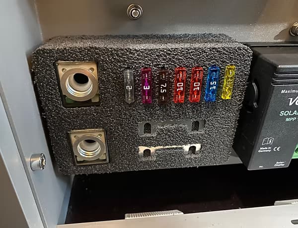 Ersatzsicherungs-Halter – Bild 1